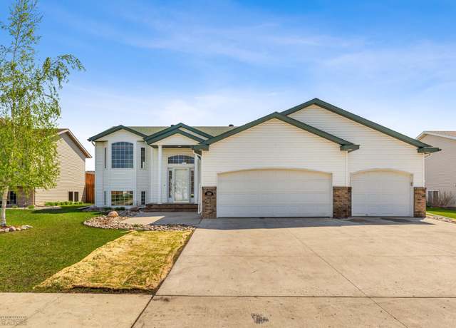 Property at 1586 Baywood Dr, West Fargo, ND 58078, 4 beds, 3 baths