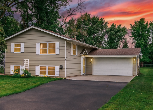Property at 9135 205th St W, Lakeville, MN 55044, 4 beds, 2 baths