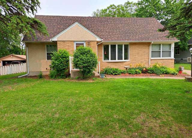 Property at 487 Roselawn Ave E, Maplewood, MN 55117, 4 beds, 2 baths