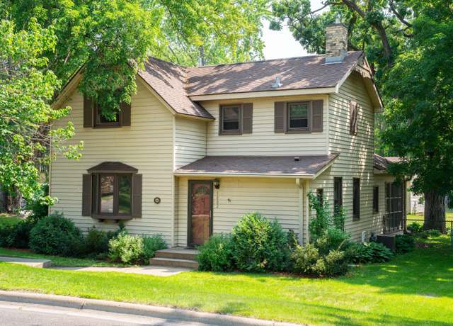 Property at 1802 Kilian Blvd SE, Saint Cloud, MN 56304, 3 beds, 2 baths