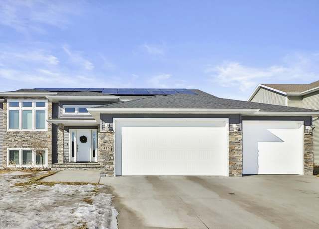 Property at 415 33rd St N, Moorhead, MN 56560, 4 beds, 3 baths