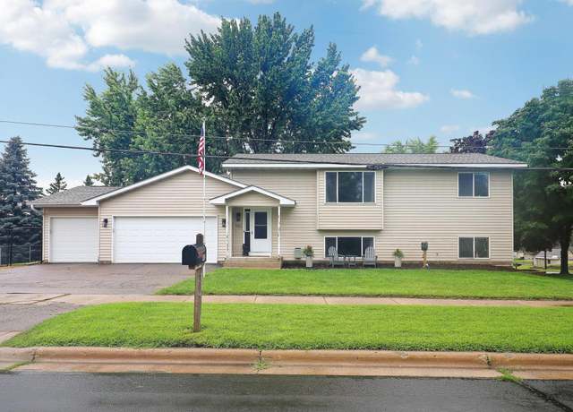 Property at 902 11th St W, Hastings, MN 55033, 5 beds, 2 baths