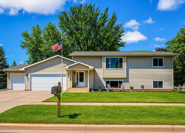 Property at 902 11th St W, Hastings, MN 55033, 5 beds, 2 baths
