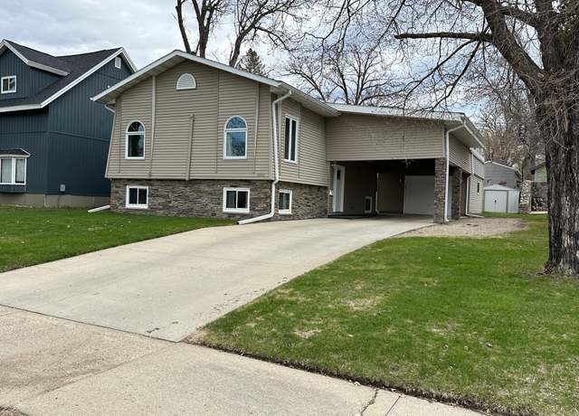 Property at 1303 Summit Ave, Detroit Lakes, MN 56501, 3 beds, 2 baths