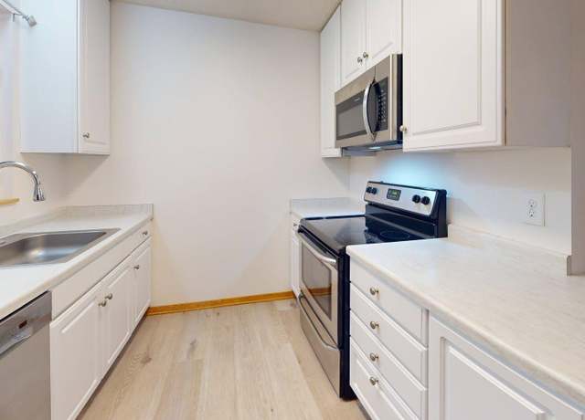 Property at 1904 Greenview Pl SW, Rochester, MN 55902, 2 beds, 2 baths
