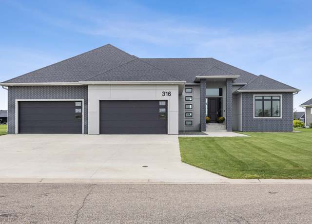 Property at 316 Trent Jones Dr, Oxbow, ND 58047, 5 beds, 3 baths