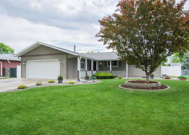 Property at 229 30th Ave N, Fargo, ND 58102, 4 beds, 3 baths