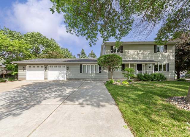 Property at 1525 21st Ave NW, Faribault, MN 55021, 4 beds, 3 baths