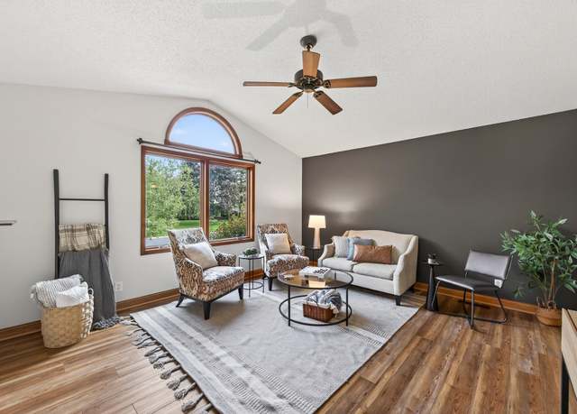 Property at 341 Wedgewood Dr, Mahtomedi, MN 55115, 3 beds, 2 baths