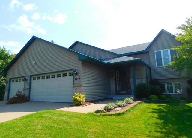 Property at 2219 Grafton Ave N, Oakdale, MN 55128, 5 beds, 3 baths