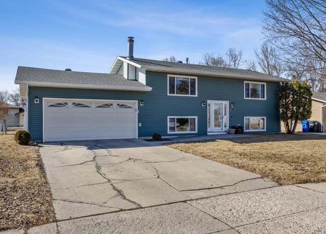 Property at 1833 18th St S, Fargo, ND 58103, 3 beds, 2 baths