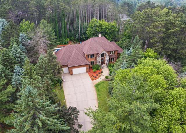 Property at 17 Lake Ct, North Oaks, MN 55127, 4 beds, 5 baths