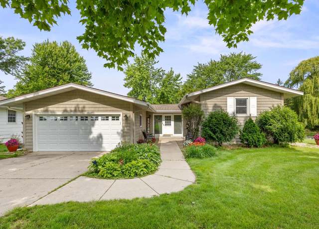 Property at 404 Larson St SW, Hutchinson, MN 55350, 4 beds, 2 baths