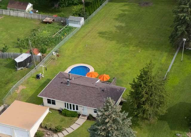 Property at 1883 County Road C E, Maplewood, MN 55109, 3 beds, 1 bath