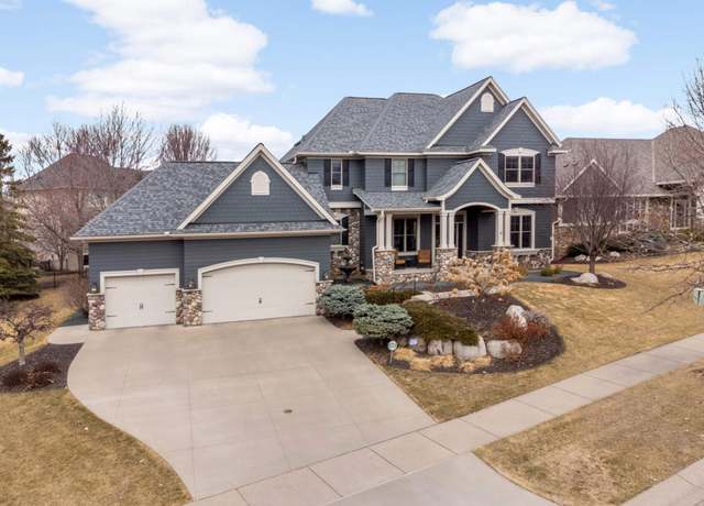 Property at 10800 Misty Ln, Woodbury, MN 55129, 5 beds, 4 baths