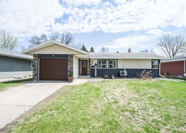 Property at 1810 15th St S, Moorhead, MN 56560, 4 beds, 2 baths