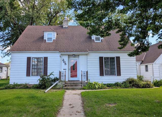 Property at 205 5th St S, Sauk Centre, MN 56378, 4 beds, 3 baths