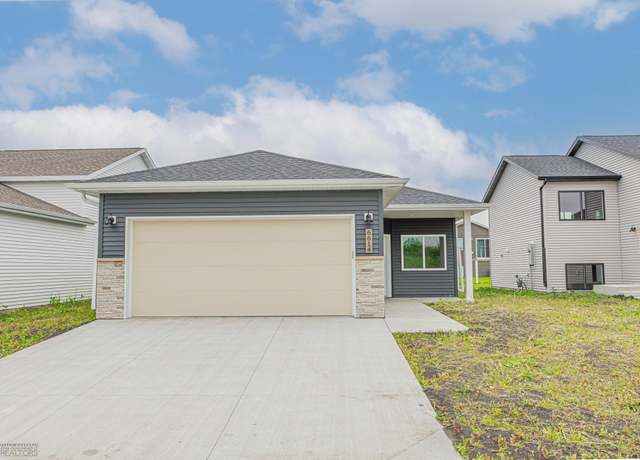 Property at 6614 68 St S, Horace, ND 58047, 3 beds, 2 baths