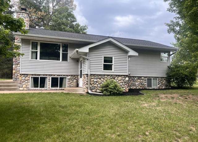Property at 23481 Fontana St NE, Linwood Twp, MN 55079, 3 beds, 1 bath