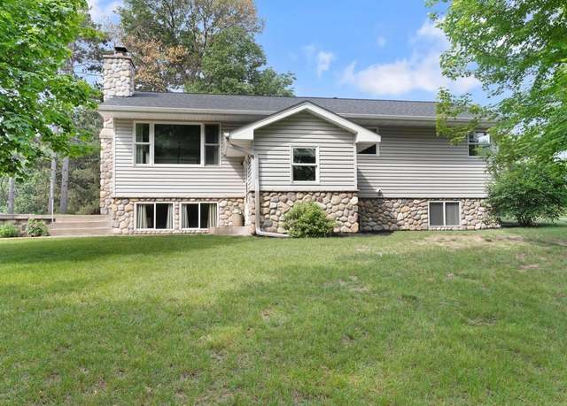 Property at 23481 Fontana St NE, Linwood Twp, MN 55079, 3 beds, 1 bath