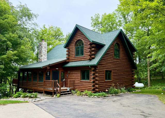 Property at 32360 SW Pickerel Lake Rd, Detroit Lakes, MN 56501, 4 beds, 3 baths