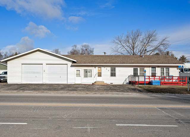 Property at 220 20th St NW, Faribault, MN 55021, 2 beds, 2 baths