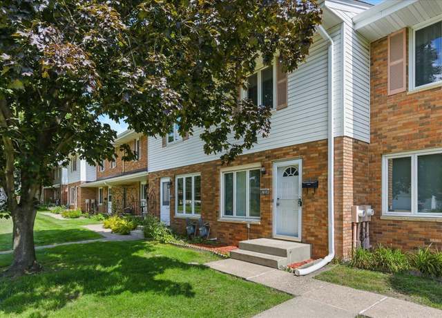 Property at 1984 Arkwright St, Maplewood, MN 55117, 2 beds, 2 baths