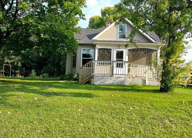 Property at 125 Parkview St E, Thief River Falls, MN 56701, 4 beds, 1 bath