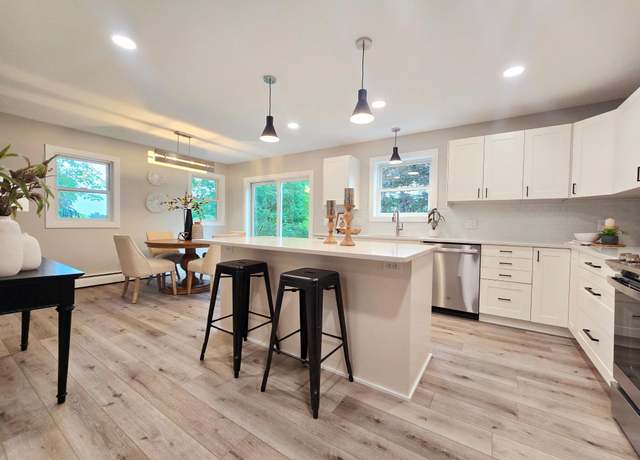 Property at 2710 Garden Ln, Mound, MN 55364, 3 beds, 2 baths