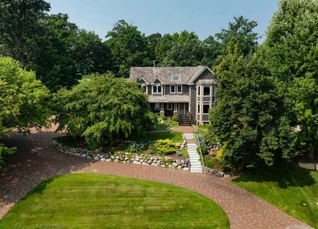 Property at 2890 Autumn Woods Dr, Chaska, MN 55318, 5 beds, 5 baths