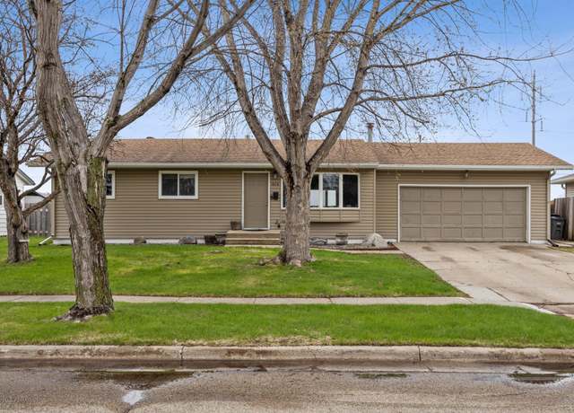 Property at 814 Rensvold Blvd, Moorhead, MN 56560, 4 beds, 2 baths