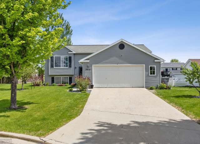 Property at 3010 33rd St S, Moorhead, MN 56560, 4 beds, 3 baths