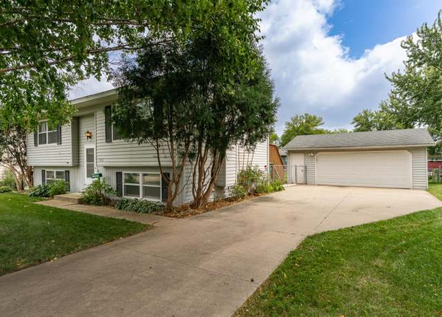 Property at 1916 9 1/2 Ave SE, Rochester, MN 55904, 4 beds, 2 baths