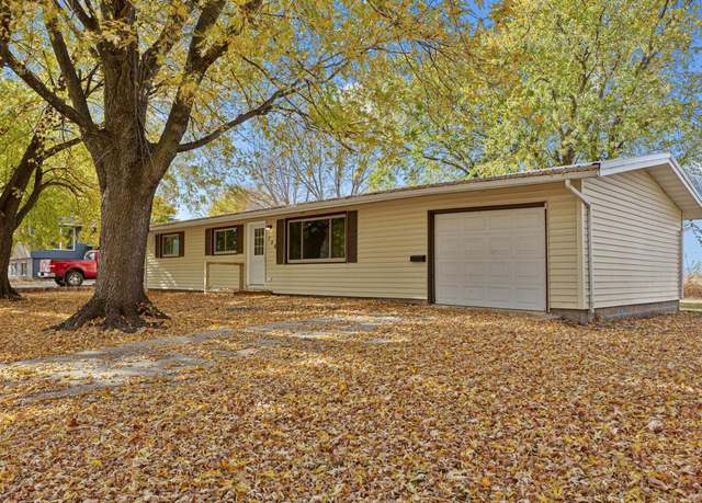 Property at 758 Summit Dr, Fairmont, MN 56031, 3 beds, 1 bath