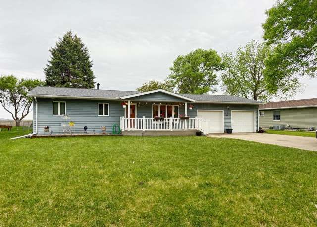 Property at 120 10th St SE, Wells, MN 56097, 3 beds, 1 bath