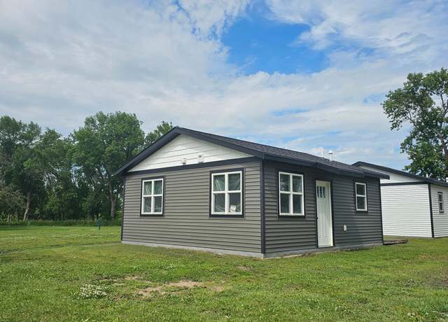 Property at 201 10th Ave SE, Pipestone, MN 56164, 1 bed, 1 bath