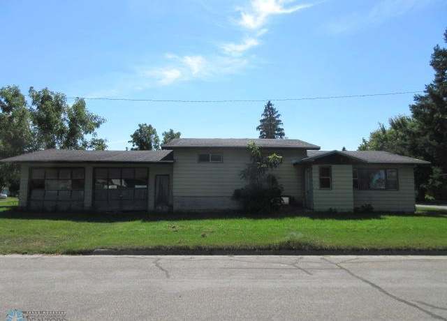 Property at 312 3rd St NW, Hankinson, ND 58041, 4 beds, 1 bath