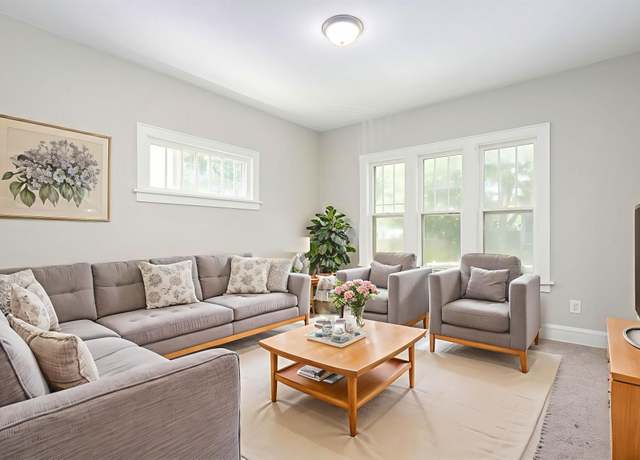 Property at 42 Front Ave, Saint Paul, MN 55117, 5 beds, 2 baths