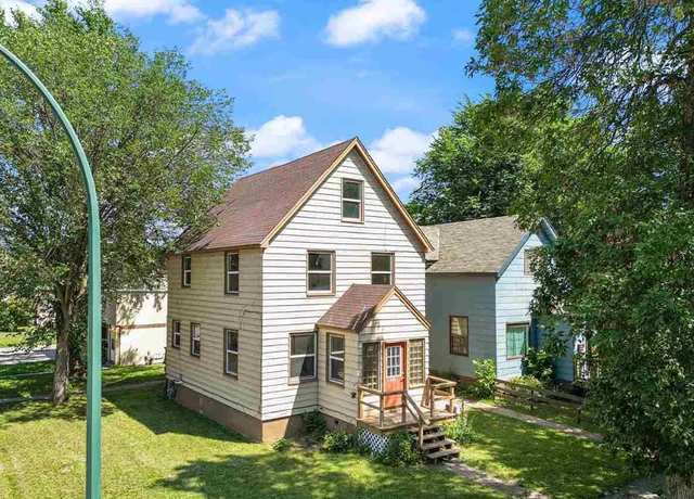 Property at 329 9th St S, Virginia, MN 55792, 5 beds, 2 baths