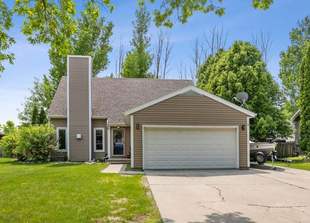Property at 1813 Prairie Ln S, Fargo, ND 58103, 4 beds, 3 baths