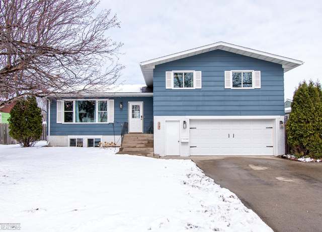 Property at 77 28th Ave N, Fargo, ND 58102, 3 beds, 2 baths