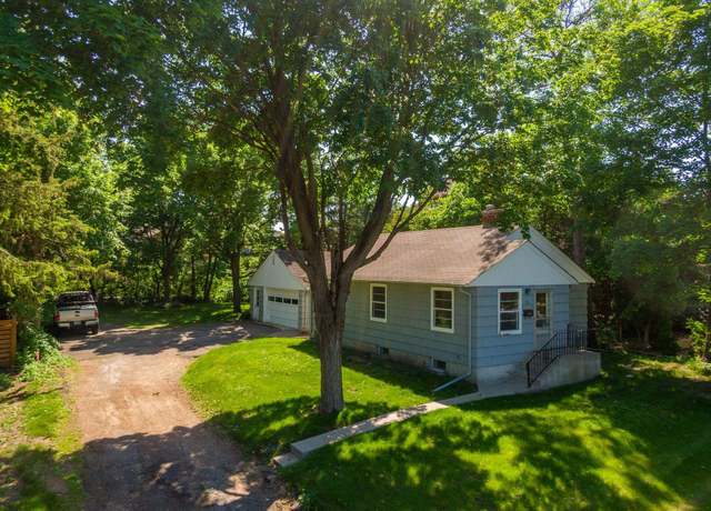 Property at 720 Wayzata Blvd E, Wayzata, MN 55391, 2 beds, 2 baths