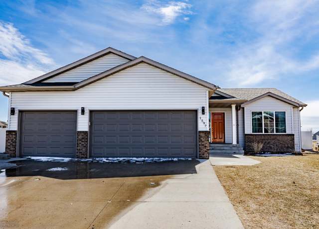Property at 1597 Johnson Dr S, Moorhead, MN 56560, 4 beds, 3 baths
