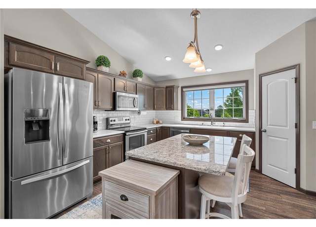 Property at 5234 Sundial Ln, Woodbury, MN 55129, 2 beds, 3 baths