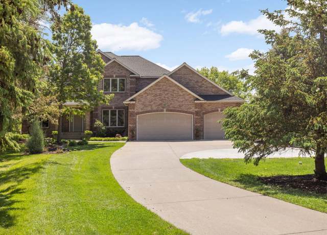 Property at 4301 Overlook Dr, Bloomington, MN 55437, 4 beds, 4 baths