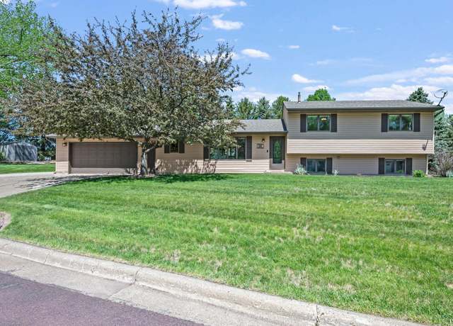 Property at 68 Southwood Dr, Fairmont, MN 56031, 4 beds, 3 baths