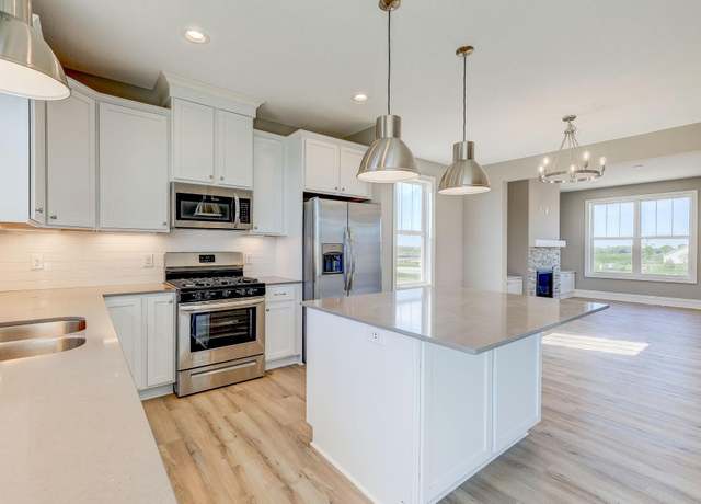 Property at 2885 Trinity Dr, Shakopee, MN 55379, 4 beds, 3 baths
