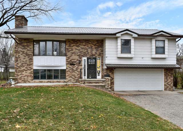 Property at 218 Market St E, Wabasha, MN 55981, 3 beds, 2 baths