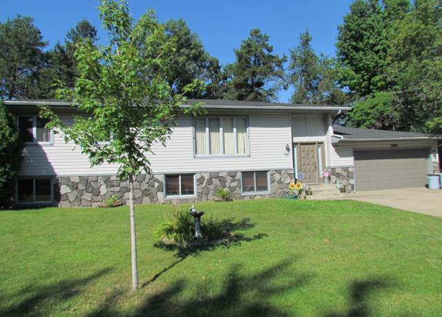 Property at 1812 S 7th St, Brainerd, MN 56401, 5 beds, 3 baths