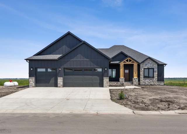 Property at 525 Prairie Pkwy, Kindred, ND 58051, 6 beds, 3 baths